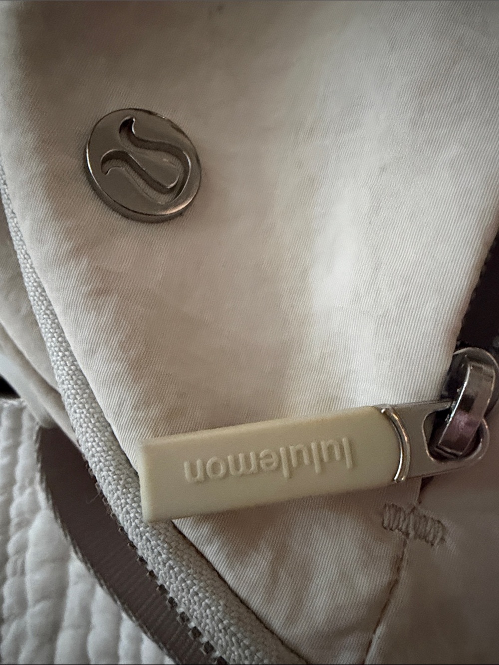 lululemon athletica light beige crossbody sling bag - Picture 6 of 7
